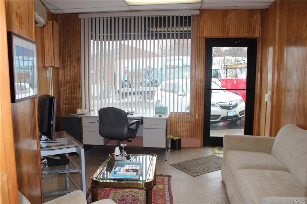 10 Western Avenue - Photo 1