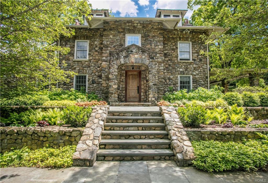 325 Hardscrabble Road - Photo 1