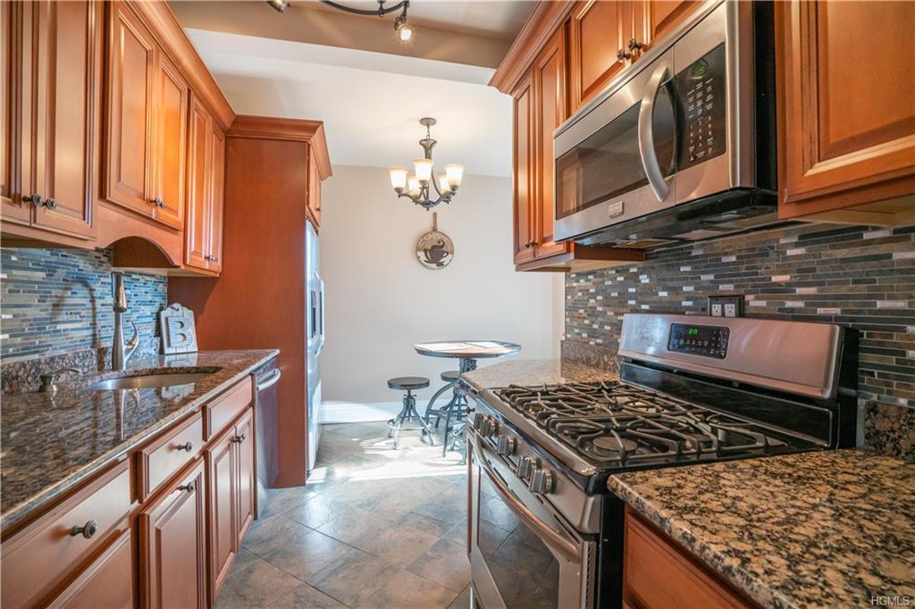 19 Broadway - Photo 1