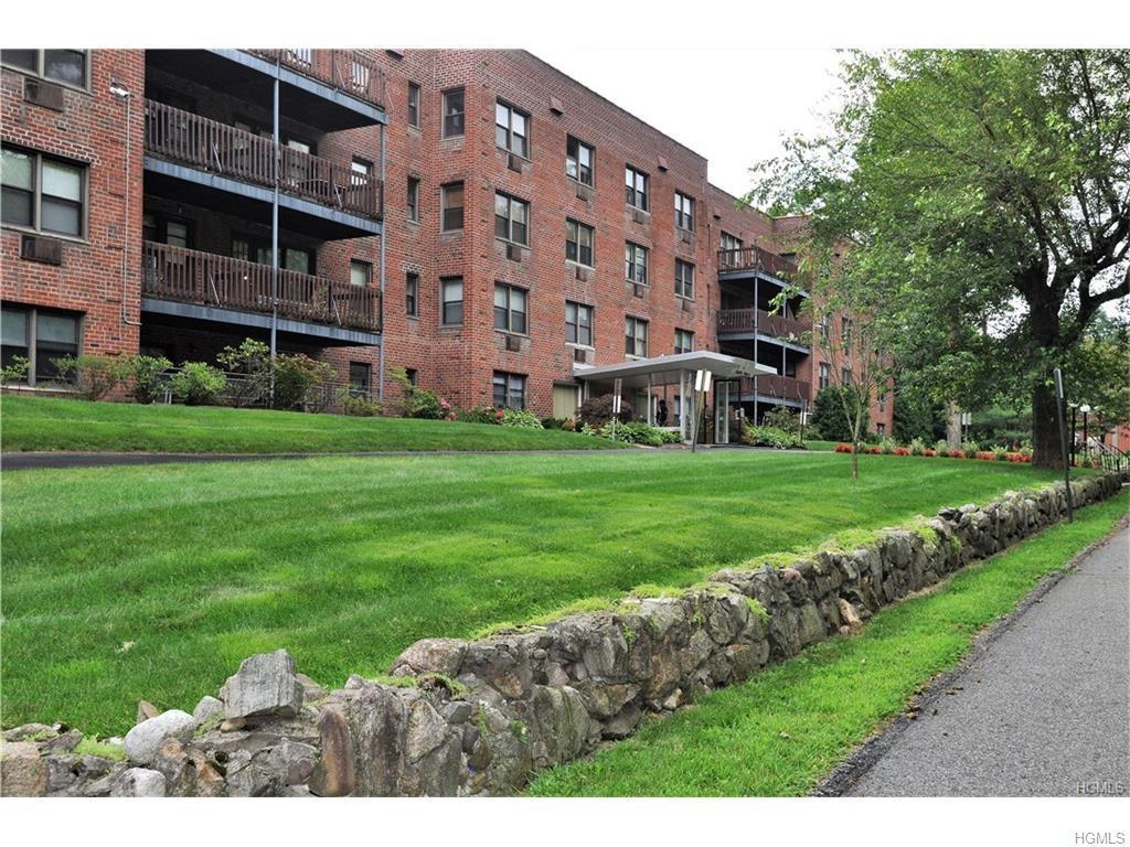 5 Oakdale Manor - Photo 1