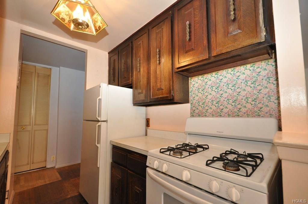 395 Westchester Avenue - Photo 1