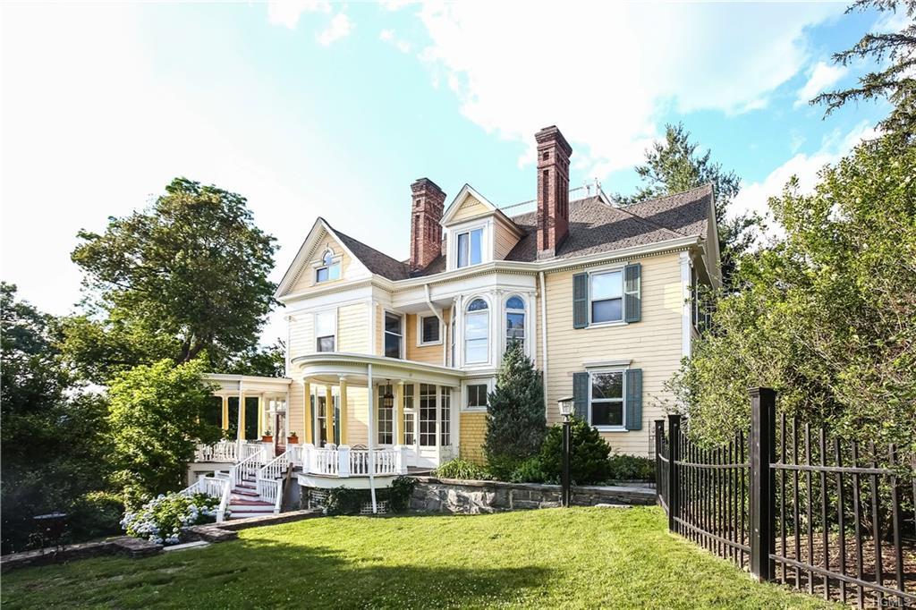 101 Hudson Terrace - Photo 1