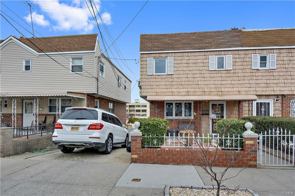 2524 Tiemann Avenue - Photo 1