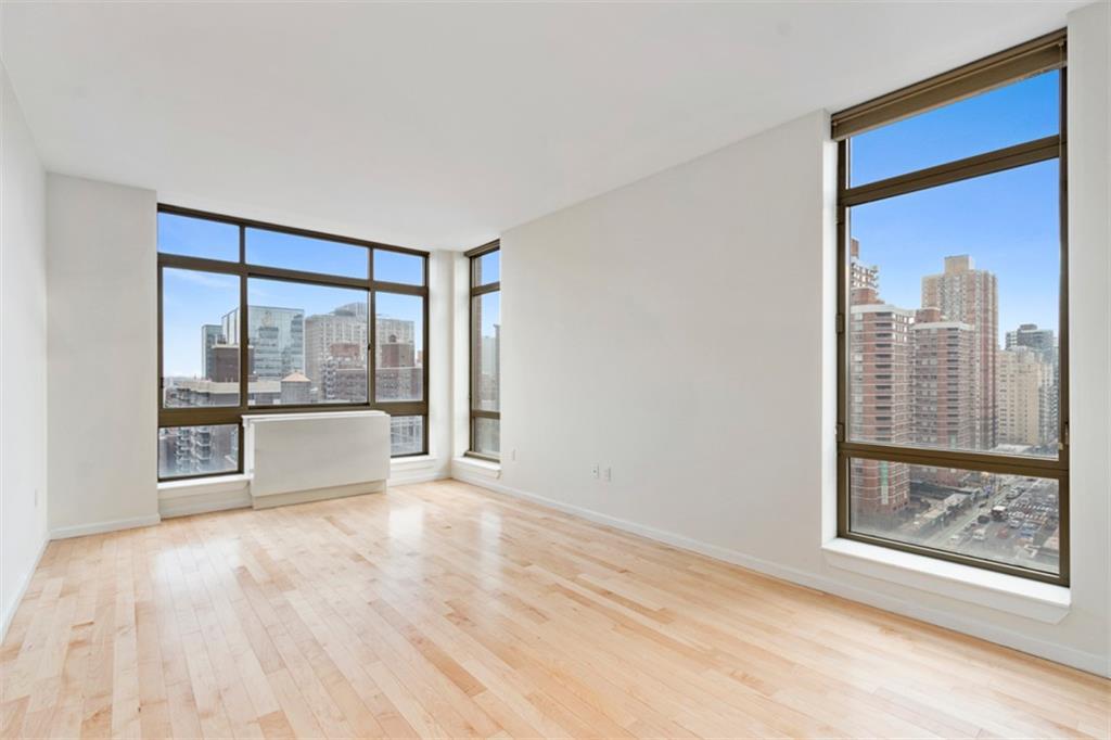 250 30th Street - Photo 1