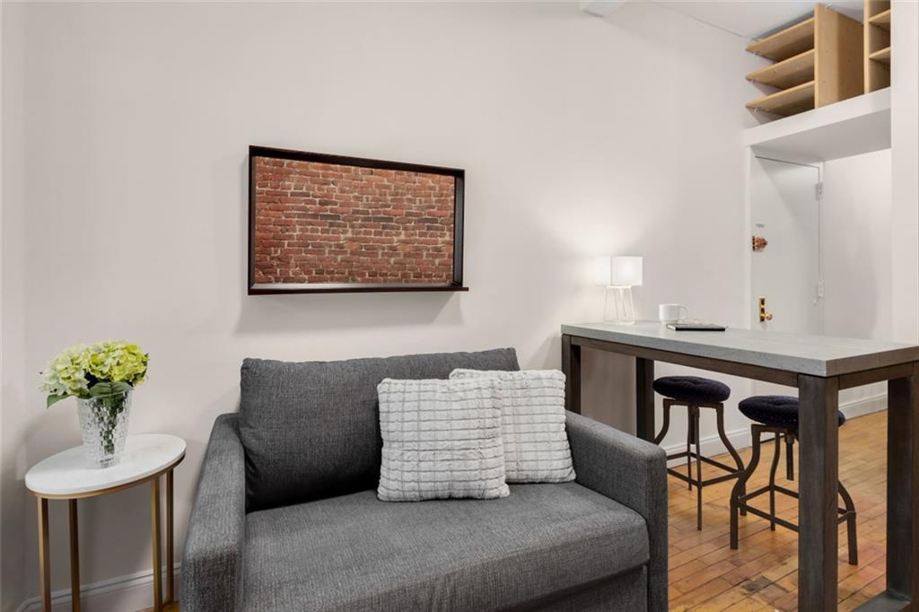 77 Perry Street - Photo 1