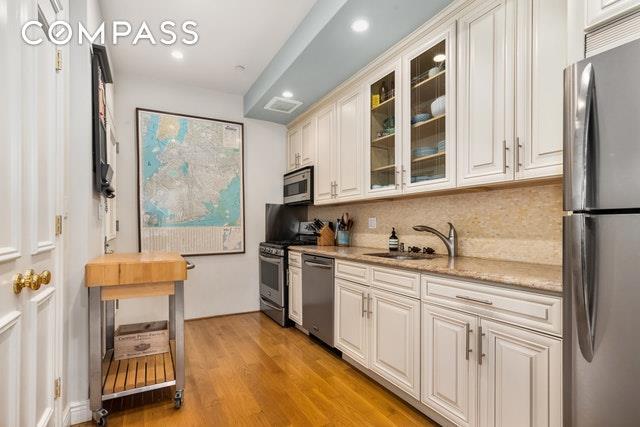 199 Huron Street - Photo 1