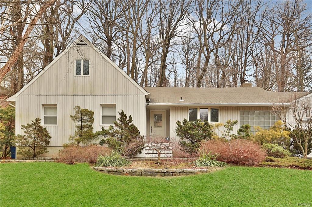 367 Pinebrook Boulevard - Photo 1