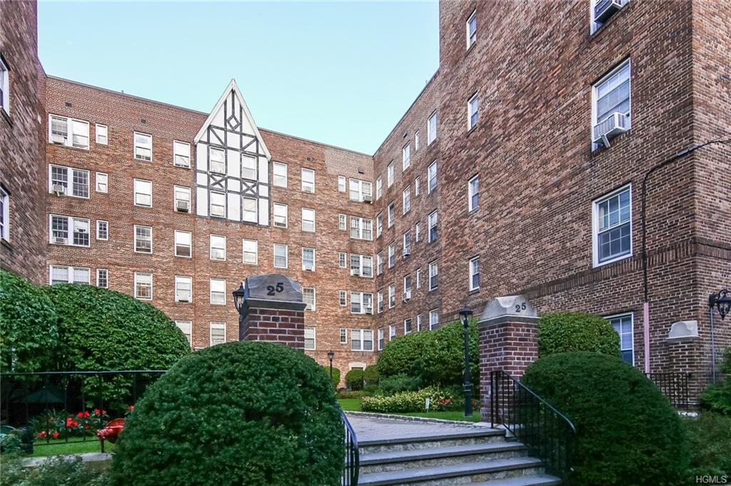 25 Parkview Avenue - Photo 1