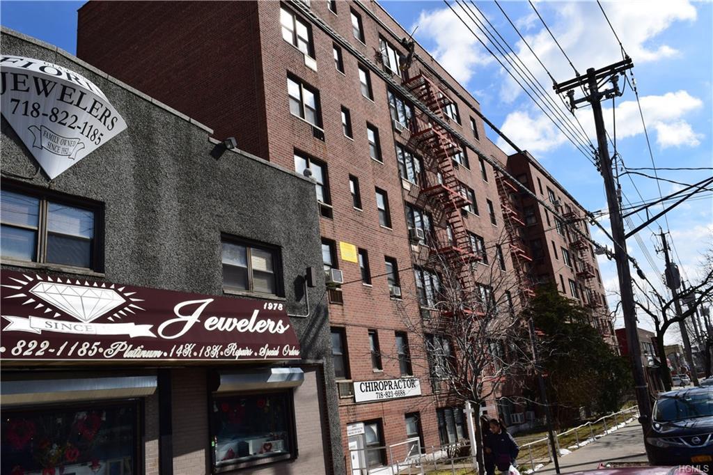 1978 Williamsbridge Road - Photo 1