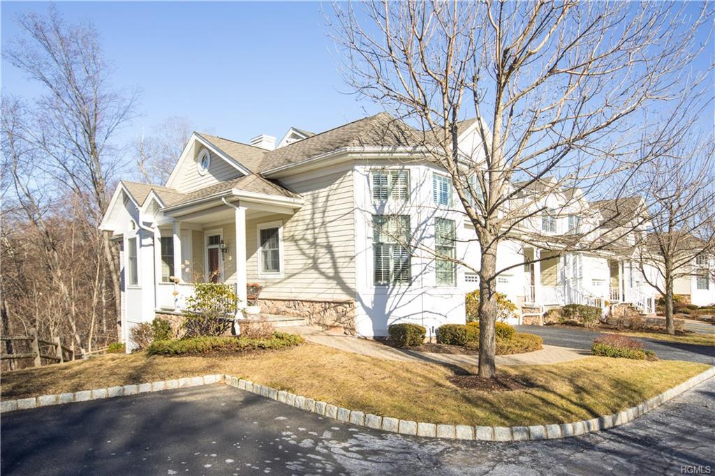 8 Bethpage Court - Photo 1