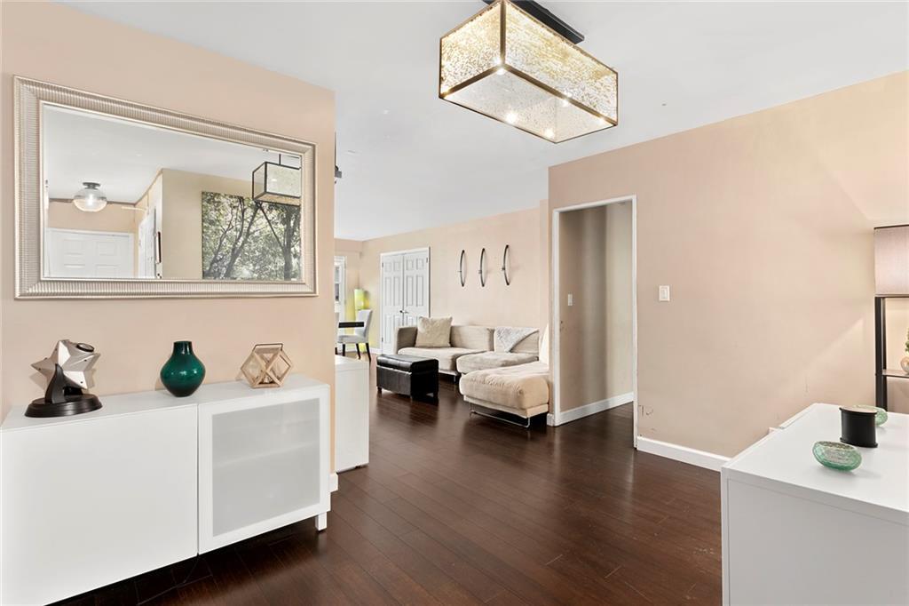 1020 Grand - Photo 1