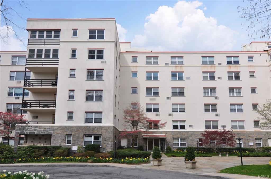 3 Stoneleigh Plaza - Photo 1