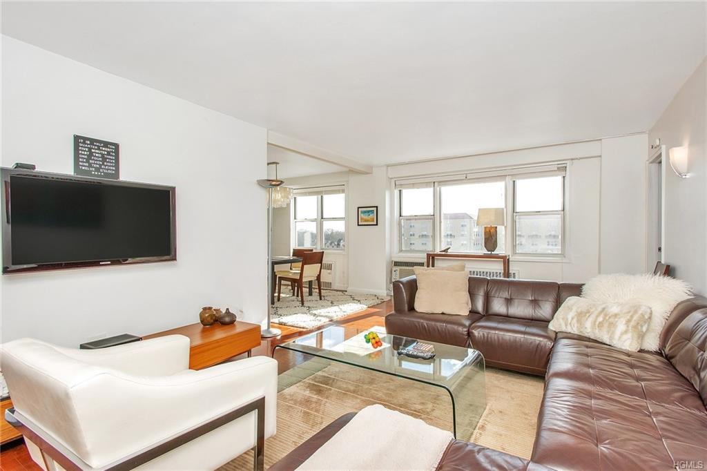 3 Washington Square - Photo 1