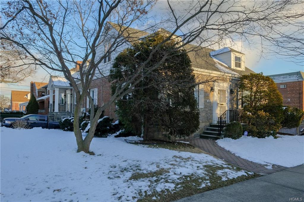 2392 Woodhull Avenue - Photo 1