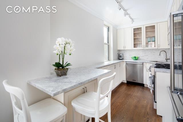 555 Main Street - Photo 1