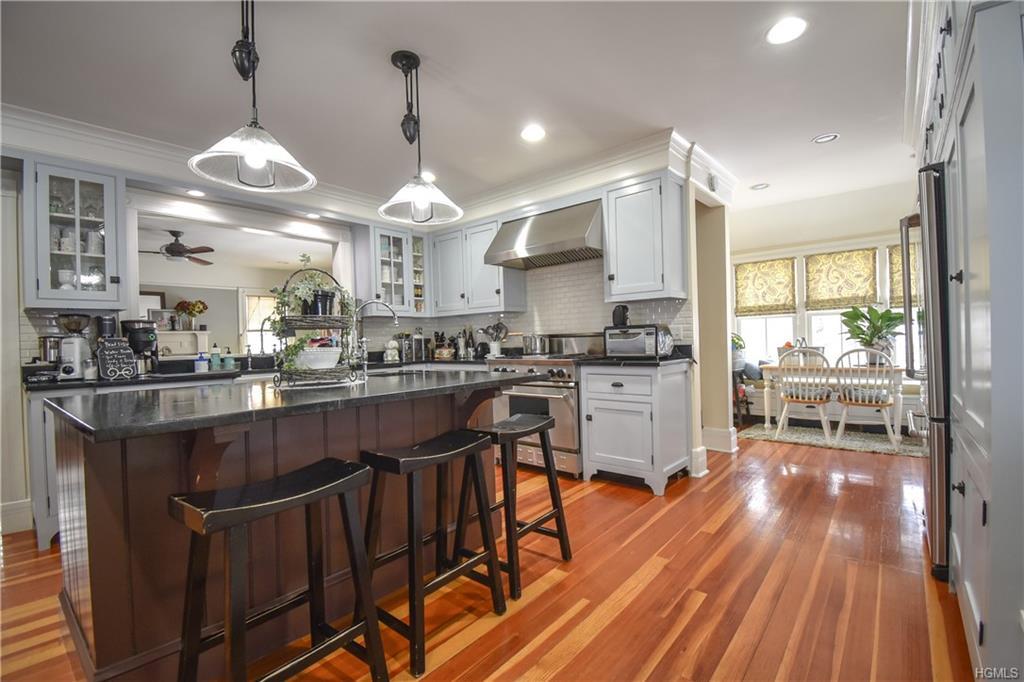 100 Maple Avenue - Photo 1