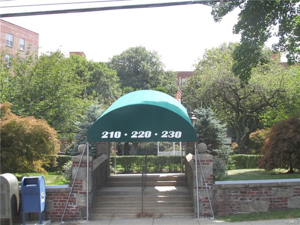 220 Pelham Road - Photo 1