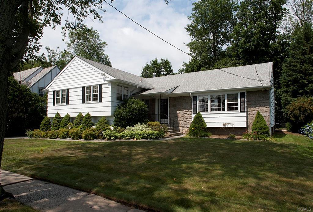 173 Colonial Parkway - Photo 1