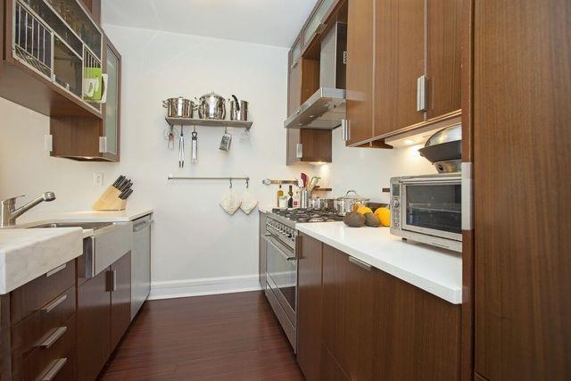 60 Riverside Boulevard - Photo 1