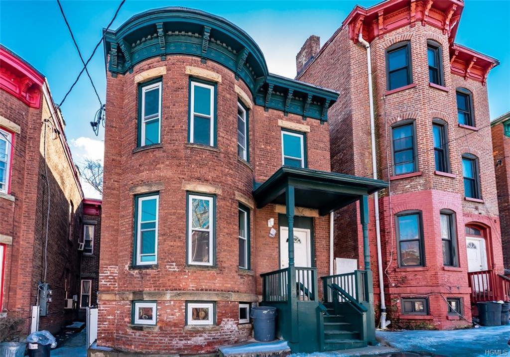 53 Benkard Avenue - Photo 1