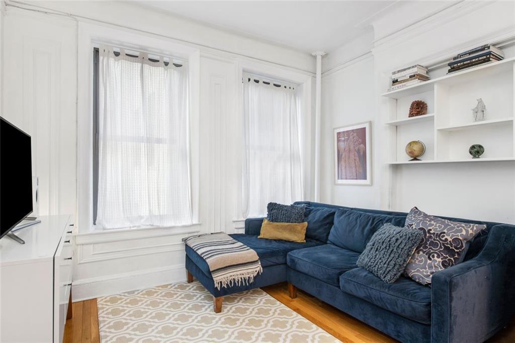400 Lincoln - Photo 1