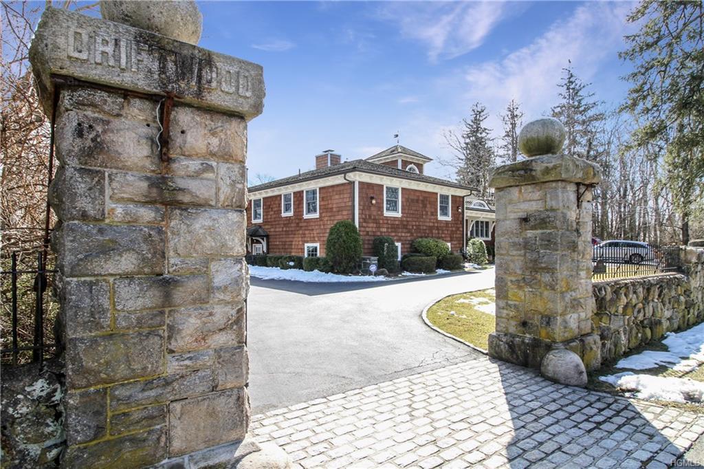 988 Orienta Avenue - Photo 1