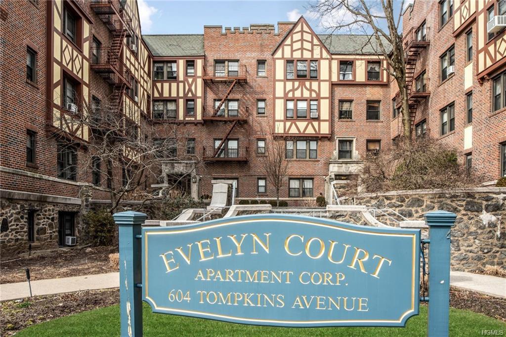 604 Tompkins Avenue - Photo 1