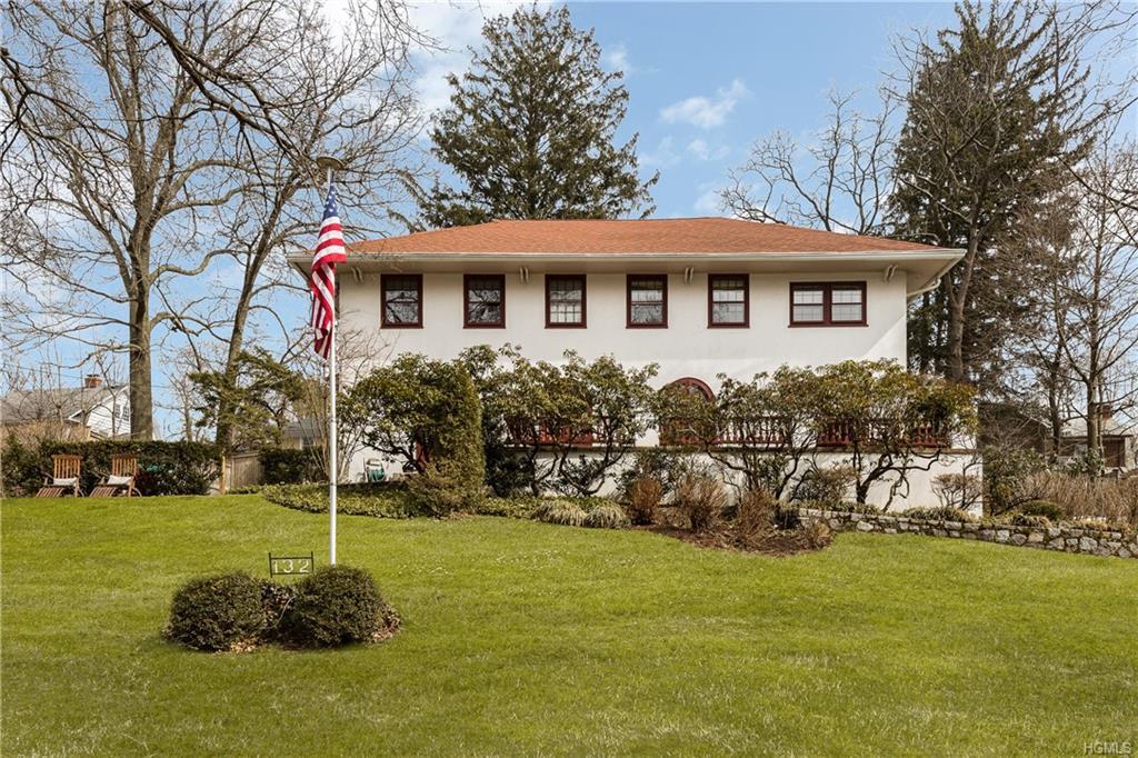 132 Pondfield Road West - Photo 1