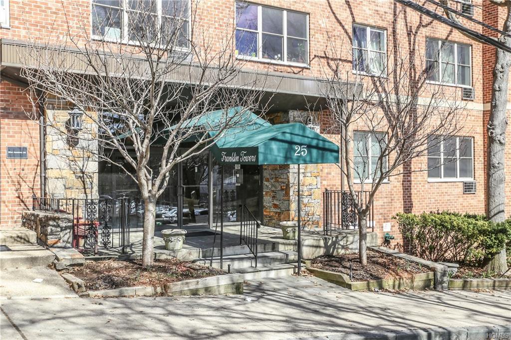 25 Franklin Avenue - Photo 1