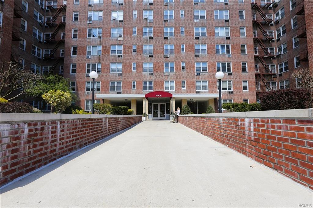 4 Sadore Lane - Photo 1