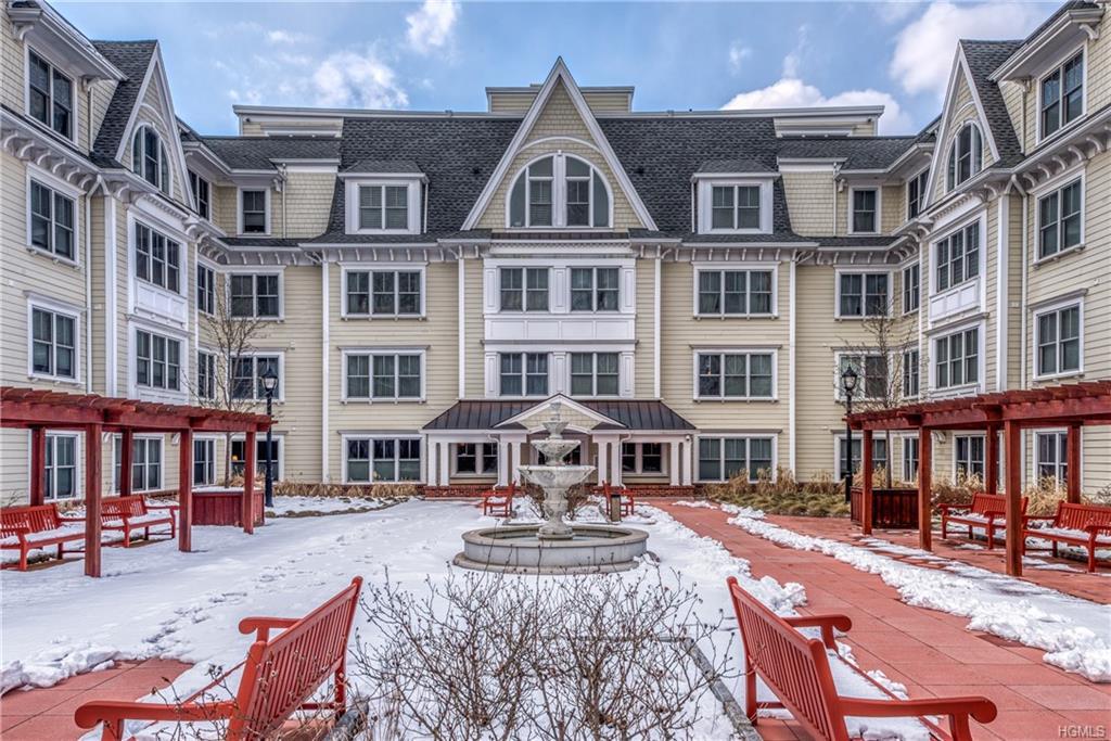 225 Stanley Avenue - Photo 1
