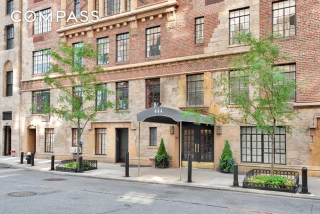 444 52nd Street - Photo 1