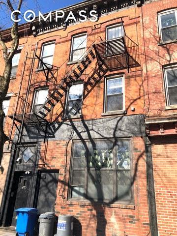 472 Smith Street - Photo 1