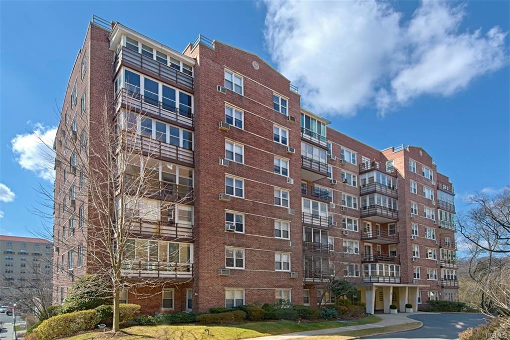 3 Washington Square - Photo 1