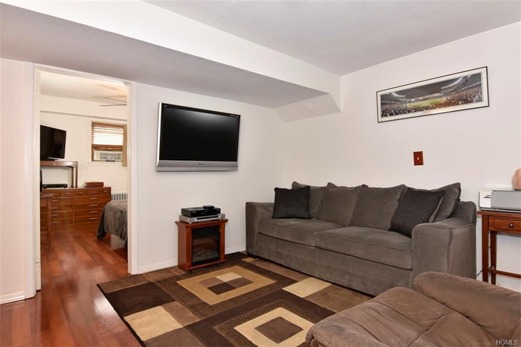 140 Broadway - Photo 1