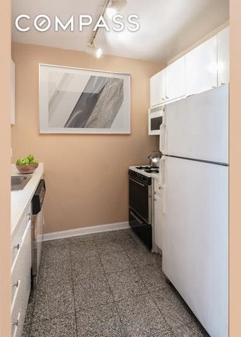 201 72nd Street - Photo 1