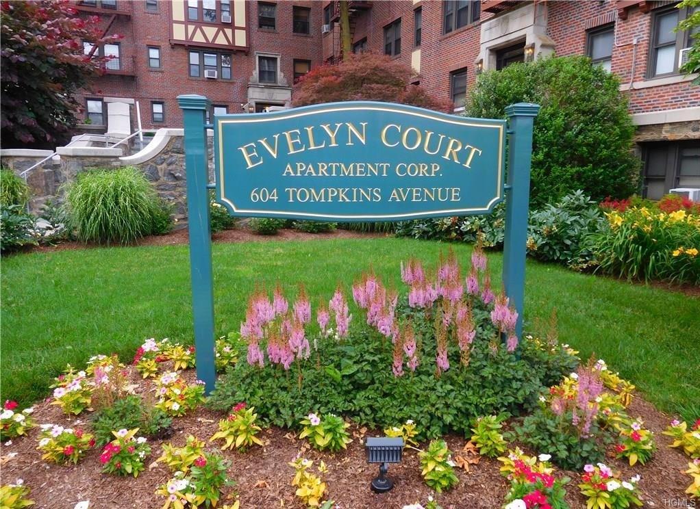 604 Tompkins Avenue - Photo 1