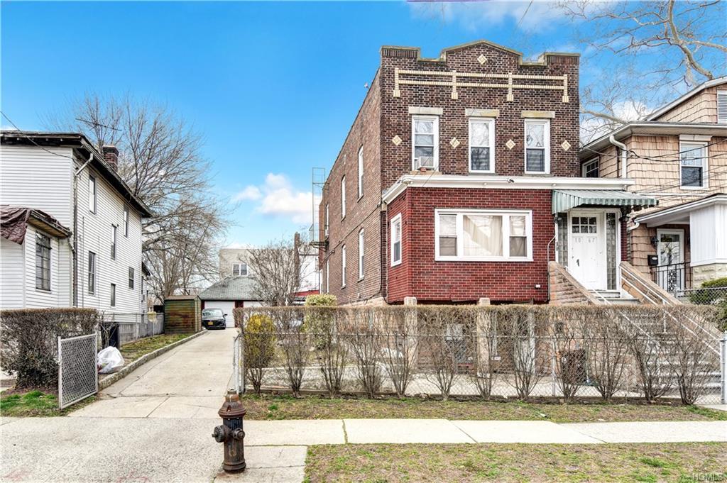 1067 Sackett Avenue - Photo 1