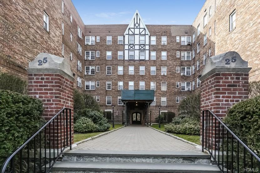 25 Parkview Avenue - Photo 1