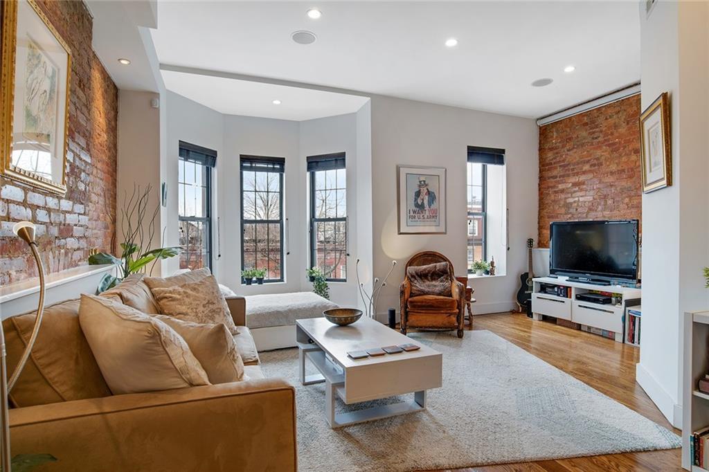 535 Throop Avenue - Photo 1