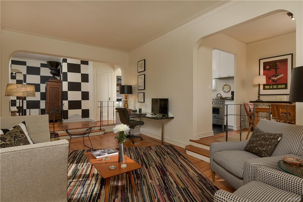 601 Pelham Parkway - Photo 1