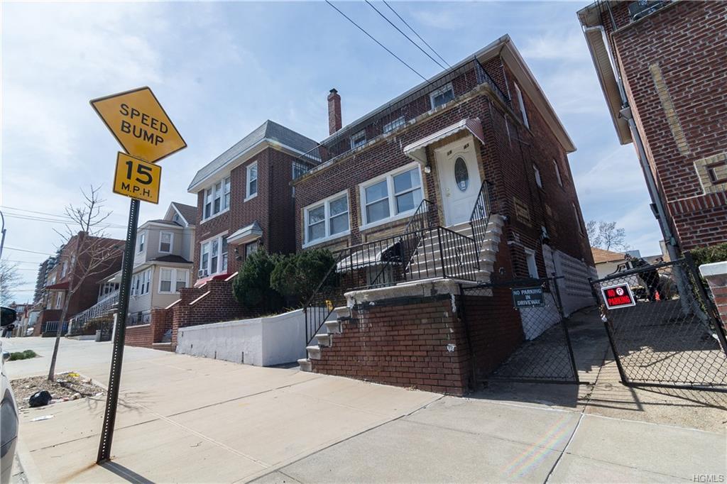 1843 Mayflower Avenue - Photo 1