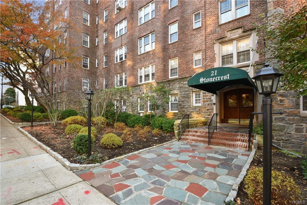 21 Chatsworth Avenue - Photo 1