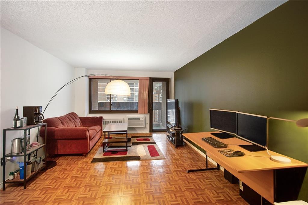 90 Gold Street - Photo 1