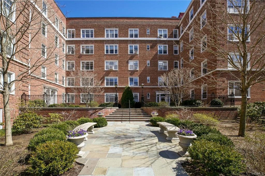 8 Midland Gardens - Photo 1