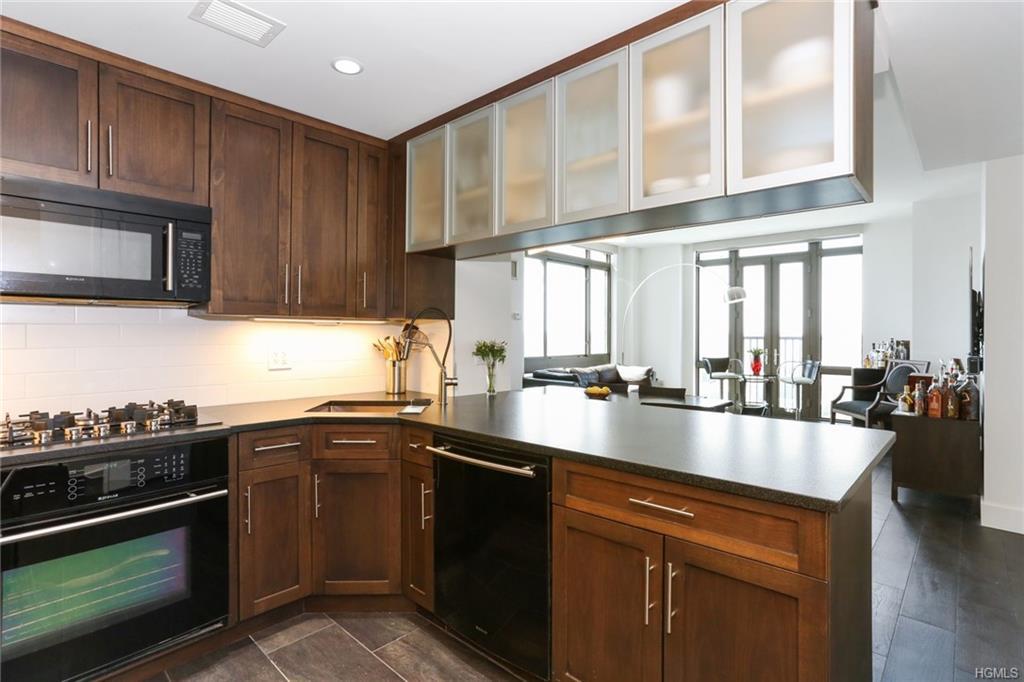 175 Huguenot Street - Photo 1