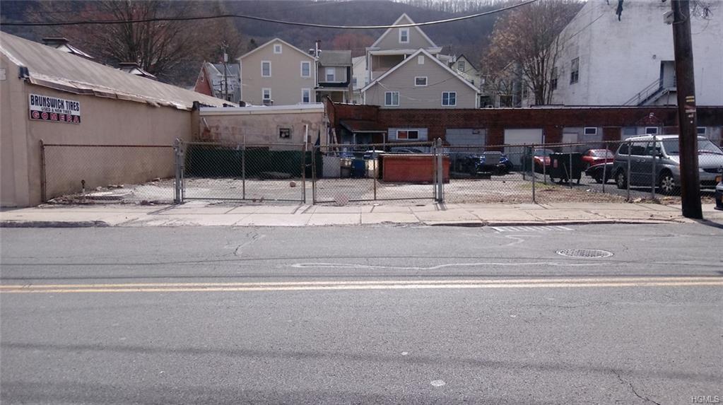 10 Maple Avenue - Photo 1