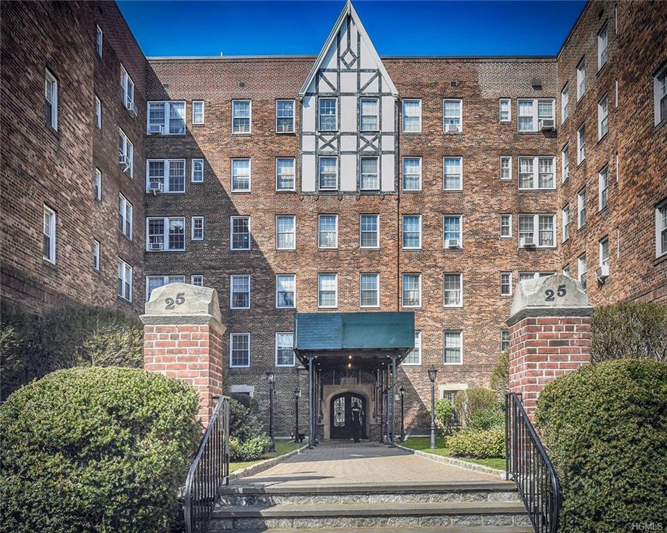 25 Parkview Avenue - Photo 1