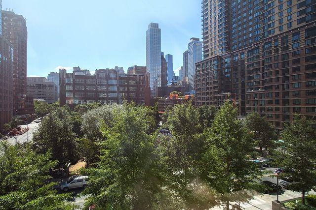 80 Riverside Boulevard - Photo 1