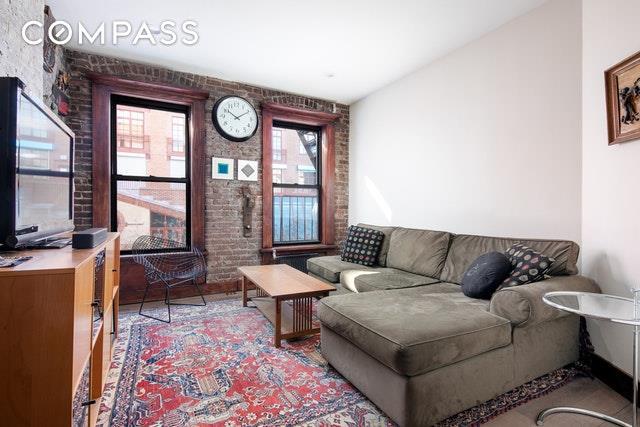 135 Perry Street - Photo 1